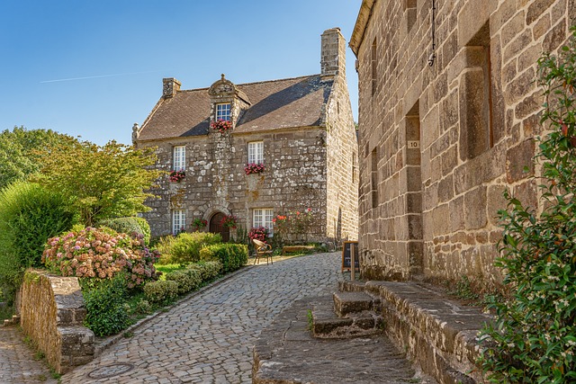 Expansive grounds of dog friendly cottages